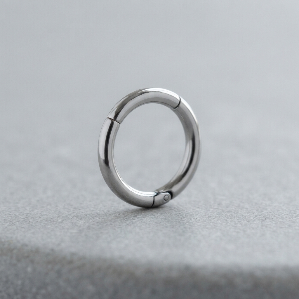 Titanium Klapring Oorpiercing